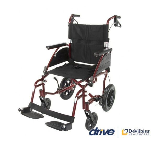 Ce fauteuil de transfert stan ultra Drive Devilbiss léger et peu encombrant lorsqu'il est plié.