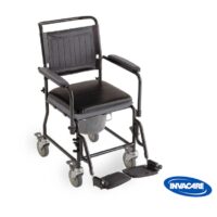 Chaise garde robe à roulettes de la marque Invacare idéale pour les personnes ayant une mobilité réduite. Son seau est amovible.