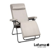 Le fauteuil relax oxygène de la marque Lafuma permet de se relaxer de façon pratique, le fauteuil se replis facilement pour se ranger sans encombre.